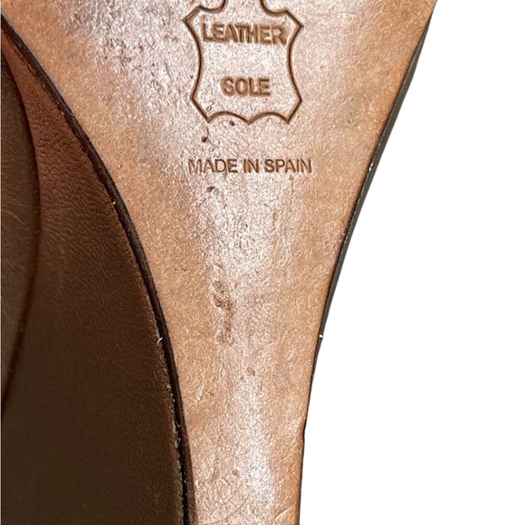 Stuart Weitzman Metallic Gold Leather Peep
Toe Wedge Sandals Size 7.5M - Picture 12 of 13